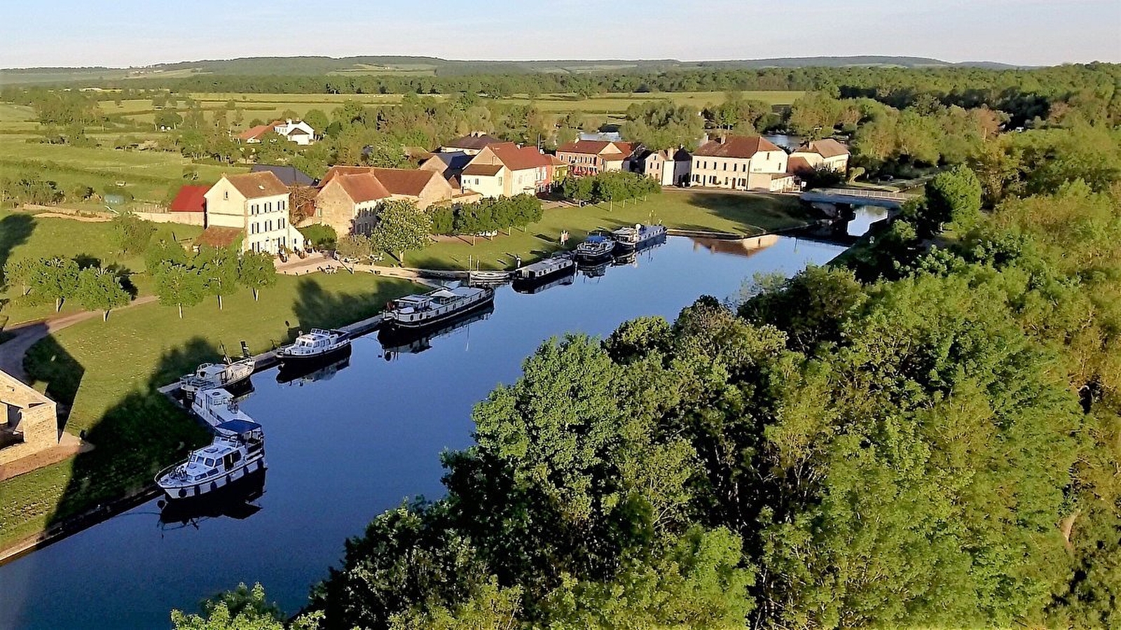 Port de Plaisance de Pont Royal - La Maison du Canal - Clamerey